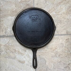 Vintage Wagner Ware cast iron 11" griddle